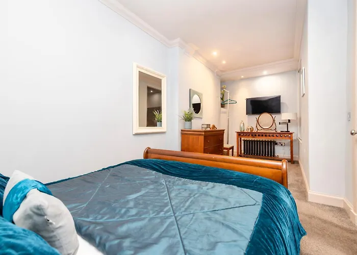 Joivy Ultra Luxe Near Princes Street 아파트 *