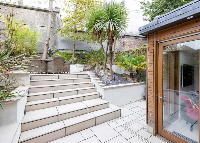 Joivy Ultra Luxe Near Princes Street 아파트 *