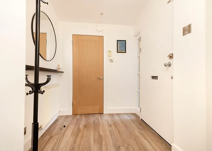 Joivy 3br Flat In Haymarket With Free Parking * Эдинбург
