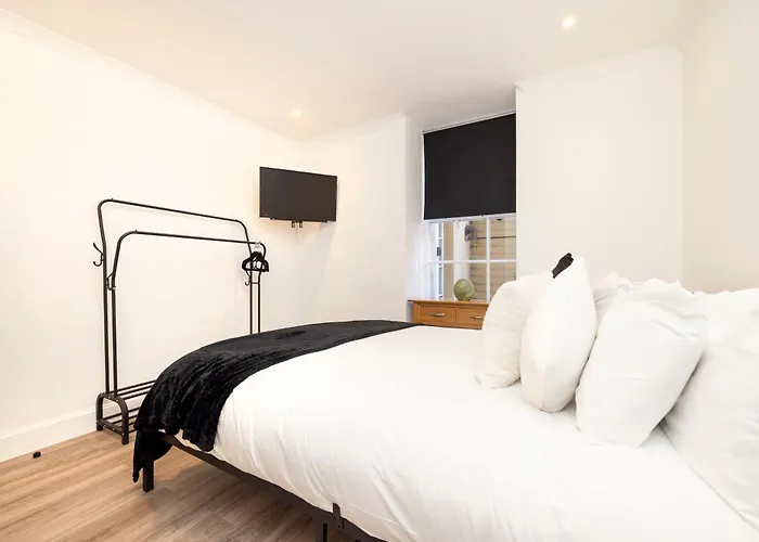Apartment Joivy 3br Flat In Haymarket With Free Parking Edinburgh