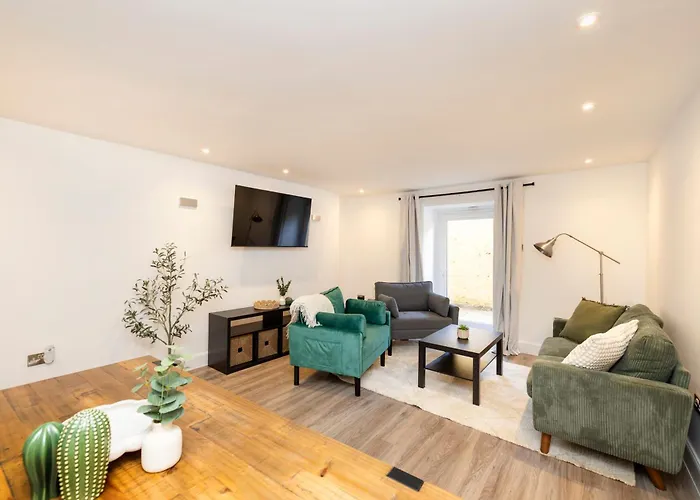 Joivy 3br Flat In Haymarket With Free Parking *