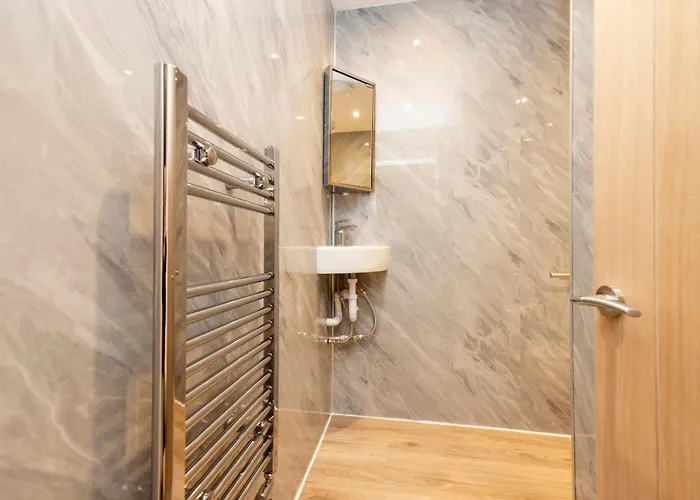 Joivy 3br Flat In Haymarket With Free Parking