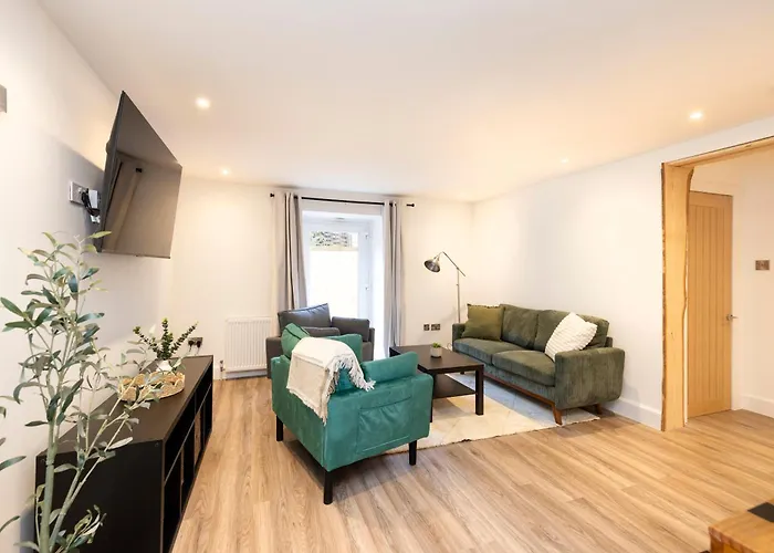 Joivy 3br Flat In Haymarket With Free Parking Апартаменты