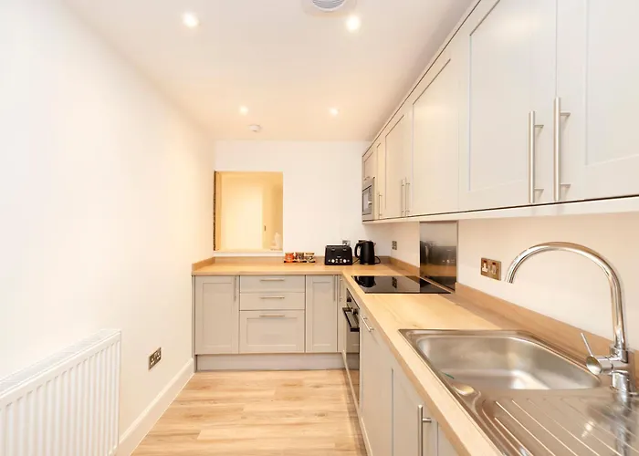 Joivy 3br Flat In Haymarket With Free Parking *