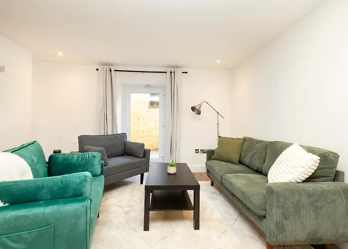 Joivy 3br Flat In Haymarket With Free Parking