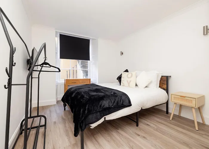 Apartment Joivy 3br Flat In Haymarket With Free Parking *