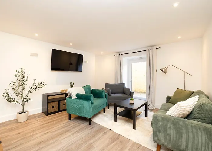 Joivy 3br Flat In Haymarket With Free Parking *