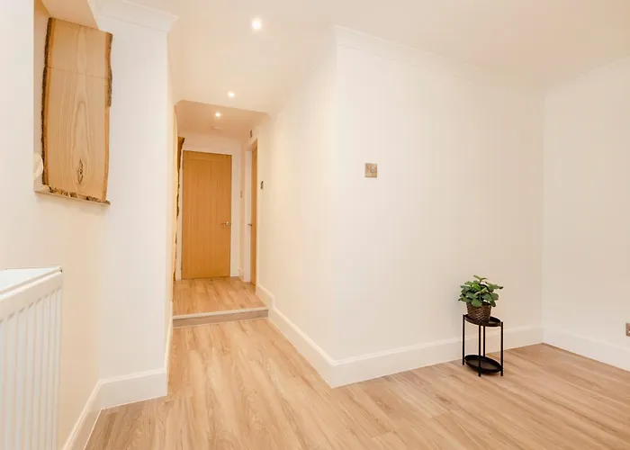 Joivy 3br Flat In Haymarket With Free Parking * Edinburgh