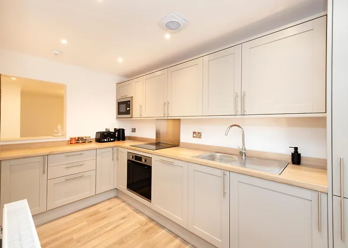 Joivy 3br Flat In Haymarket With Free Parking Апартаменты