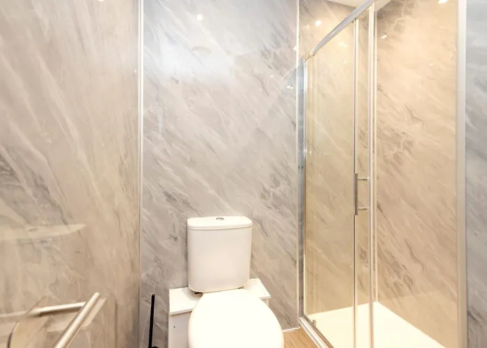 Joivy 3br Flat In Haymarket With Free Parking Апартаменты *