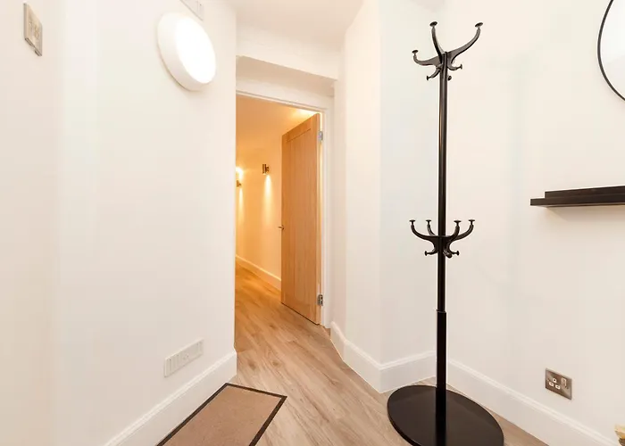 Joivy 3br Flat In Haymarket With Free Parking Апартаменты