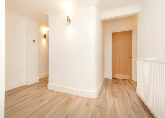 Joivy 3br Flat In Haymarket With Free Parking Apartment *