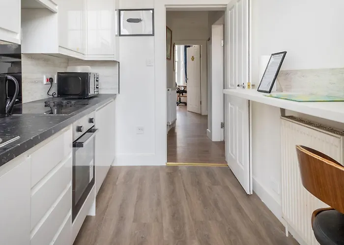 Bright High-ceiling 2bd Flat - Edinburgh! * Edinburg