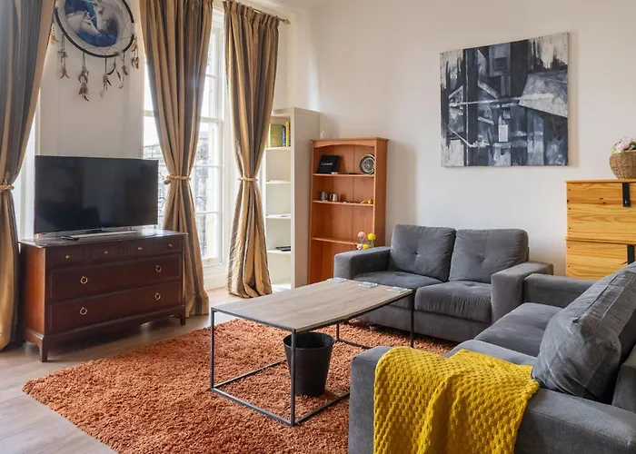 Bright High-ceiling 2bd Flat - Edinburgh! *