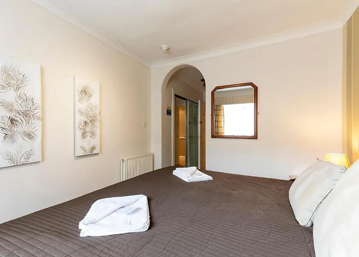 Hotel Arden Guest House, Craigmillar Castle
