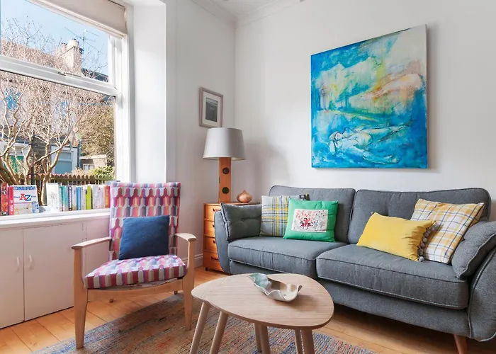 Cozy With Character Vibrant Style Flat At Leith Links Park Edinburgh