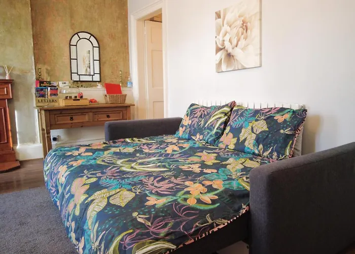 Apartment 1 Bedrooms Flat In Haymarket, Heart Of Flat Sleeps 4 , *