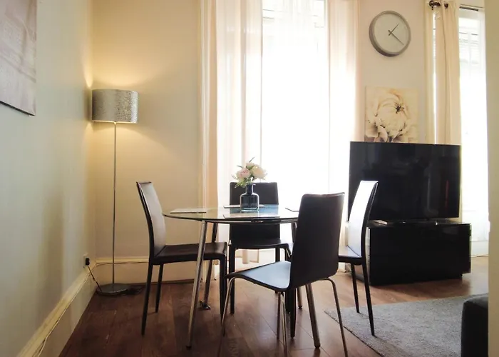 Apartment 1 Bedrooms Flat In Haymarket, Heart Of Flat Sleeps 4 , Edinburgh
