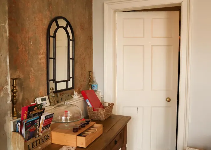 1 Bedrooms Flat In Haymarket, Heart Of Flat Sleeps 4 ,