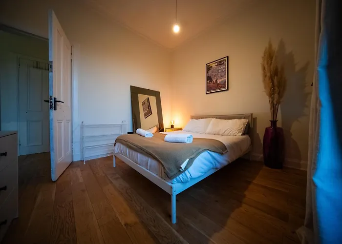 Spacious Flat, Close To The Centre With Scenic Views *