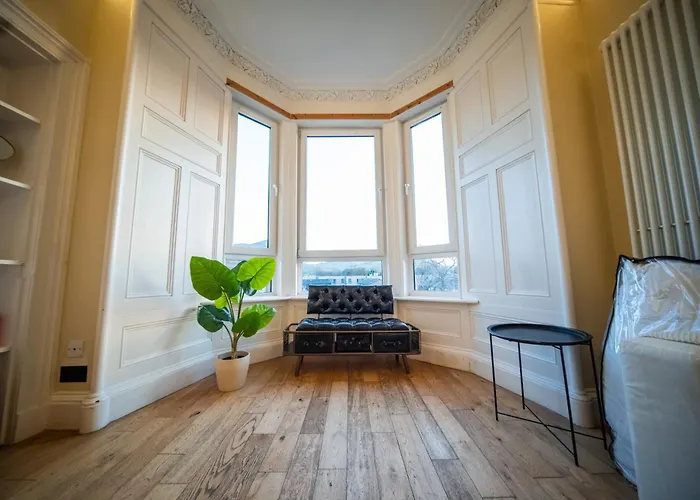 Apartment Spacious Flat, Close To The Centre With Scenic Views