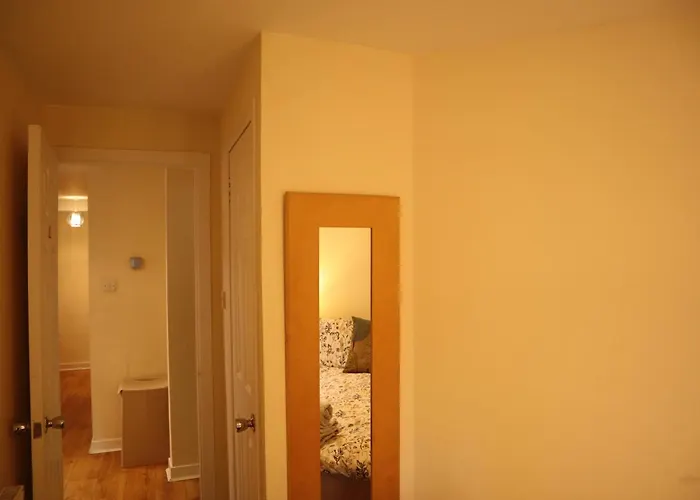 3 Bedrooms Flat In Old Town Sleeps 6 דירה אדינבורו