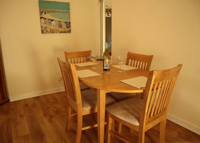 3 Bedrooms Flat In Old Town Sleeps 6 אדינבורו