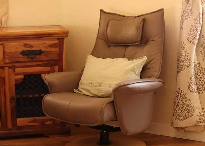 3 Bedrooms Flat In Old Town Sleeps 6 דירה