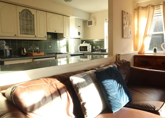 3 Bedrooms Flat In Old Town Sleeps 6 דירה אדינבורו