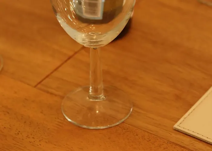 3 Bedrooms Flat In Old Town Sleeps 6 *