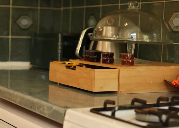 3 Bedrooms Flat In Old Town Sleeps 6 דירה אדינבורו