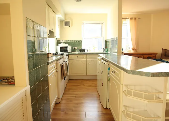 3 Bedrooms Flat In Old Town Sleeps 6 אדינבורו