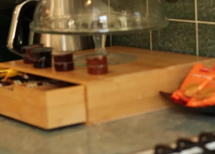 3 Bedrooms Flat In Old Town Sleeps 6 דירה