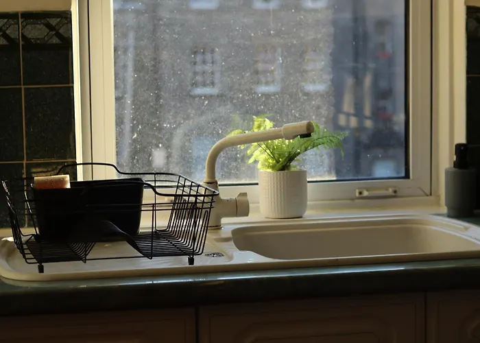 3 Bedrooms Flat In Old Town Sleeps 6 * אדינבורו