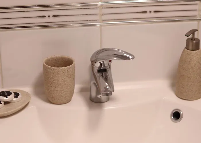 3 Bedrooms Flat In Old Town Sleeps 6 דירה *