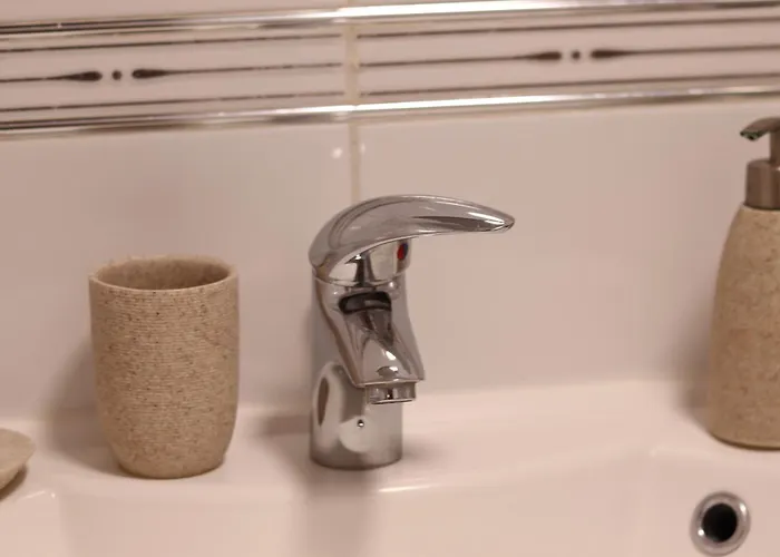 3 Bedrooms Flat In Old Town Sleeps 6 *