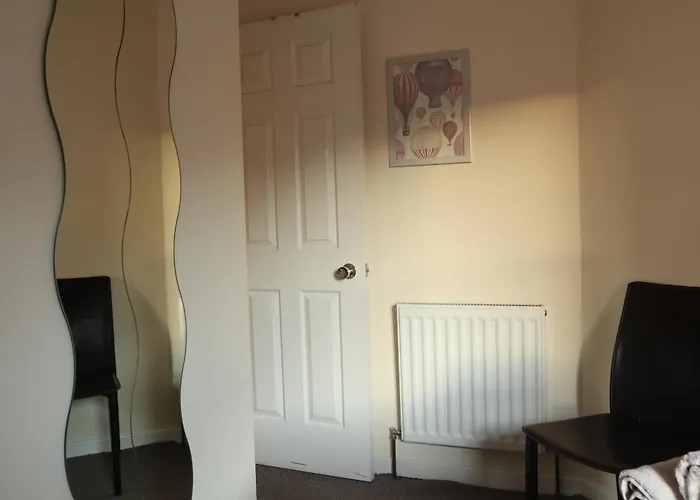 דירה 3 Bedrooms Flat In Old Town Sleeps 6 *