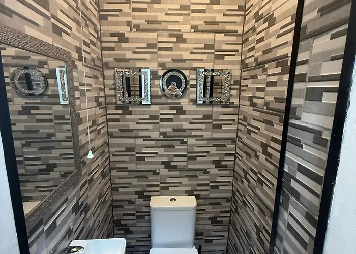 One Bedroom Flat In Old Town , Heart Of Flat Sleeps 6