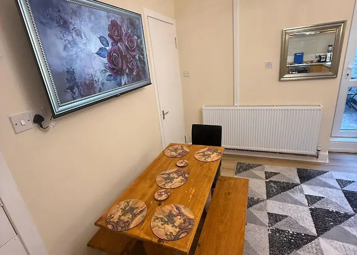 One Bedroom Flat In Old Town , Heart Of Flat Sleeps 6 דירה