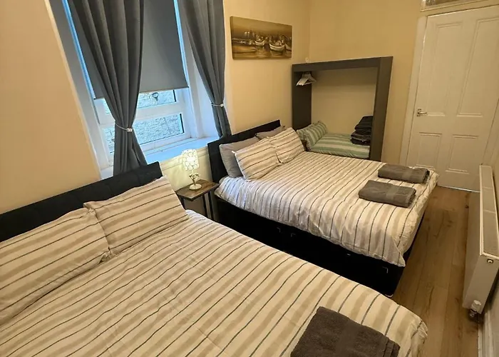 One Bedroom Flat In Old Town , Heart Of Flat Sleeps 4 Apartment *