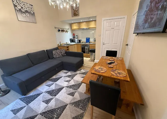 One Bedroom Flat In Old Town , Heart Of Flat Sleeps 4 *