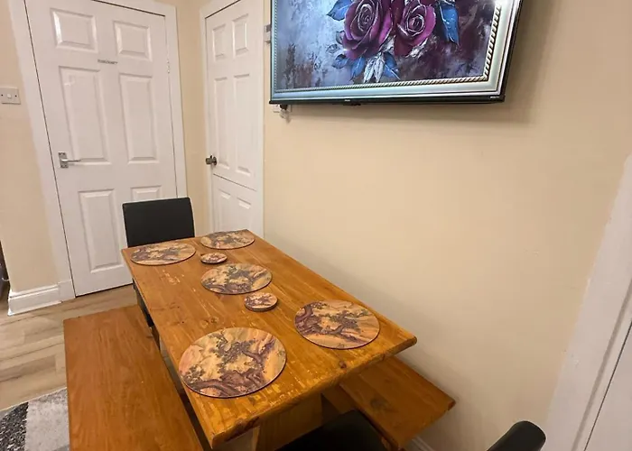 One Bedroom Flat In Old Town , Heart Of Flat Sleeps 6 דירה