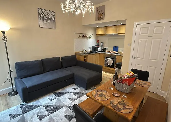 One Bedroom Flat In Old Town , Heart Of Flat Sleeps 6 *