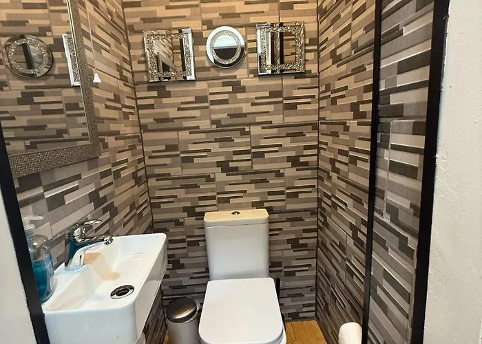 One Bedroom Flat In Old Town , Heart Of Flat Sleeps 6