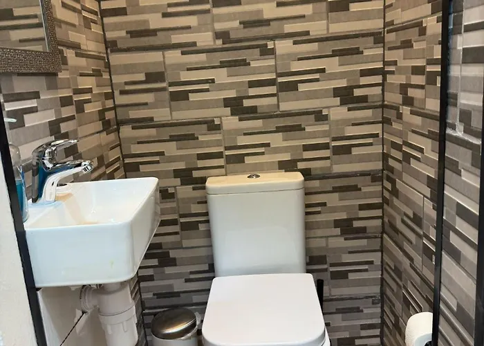 One Bedroom Flat In Old Town , Heart Of Flat Sleeps 6 דירה