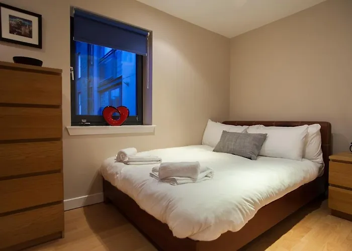 Bright & Stylish West End Apartment Edinburgh