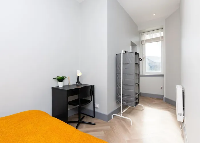 1-Bed Apartment-Free Parking - By Holiday Homes *