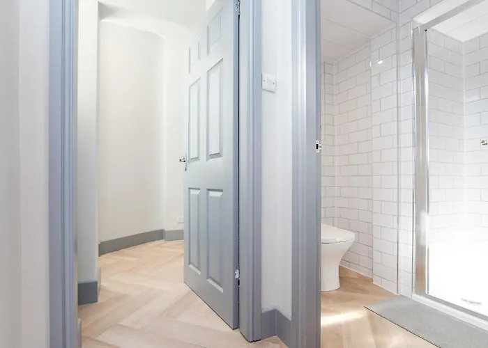 1-Bed Apartment-Free Parking - By Holiday Homes * Edimburgo