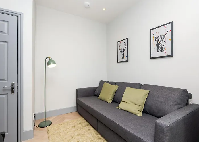 1-Bed Apartment-Free Parking - By Holiday Homes Edimburgo