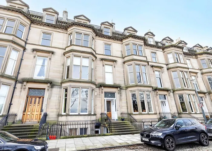 Joivy Spacious 2-bedroom Ground Floor Flat *